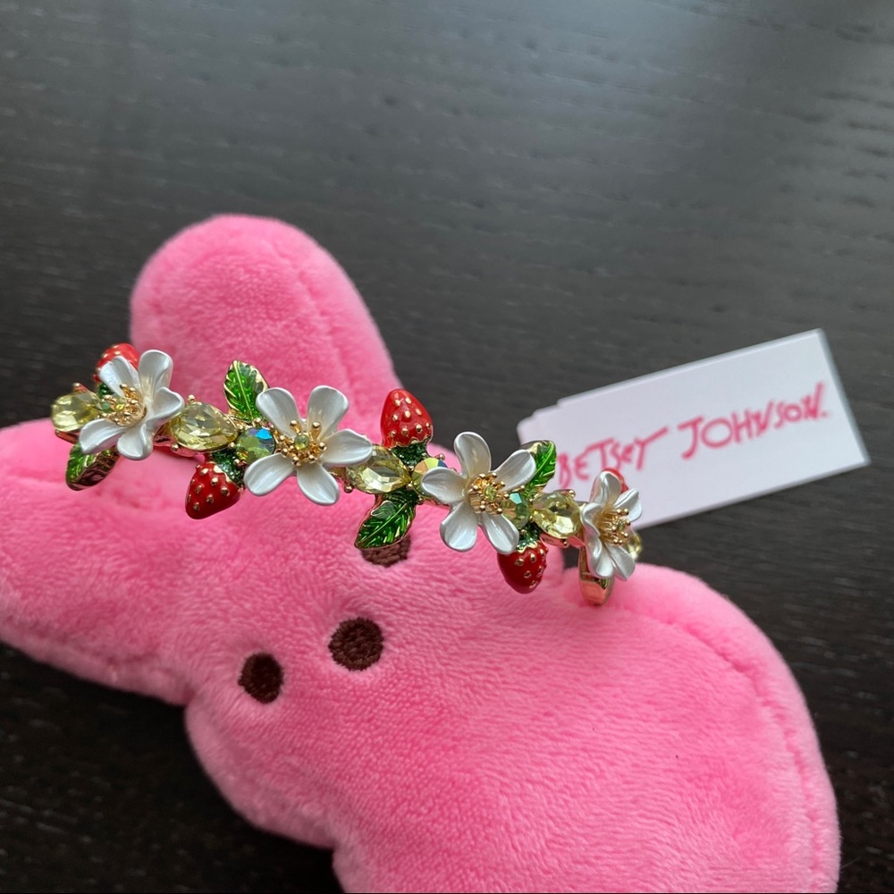 🌱 Betsey Johnson Strawberry Bangle Bracelet - Picture 9 of 12